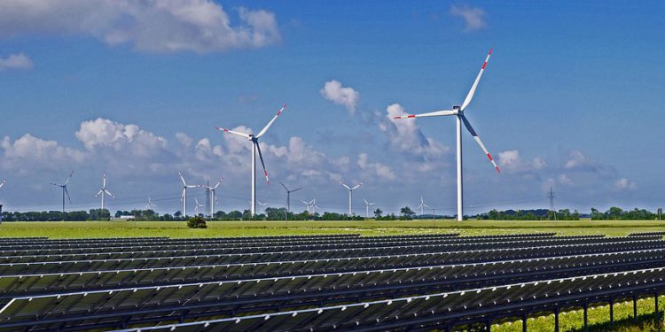 Güneş Enerjisi yatırımları rüzgar enerjisi yatırımlarına göre daha ön görülebilir.